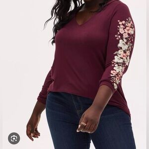 Women's V-Neck Floral Sleeve Top - Burgundy